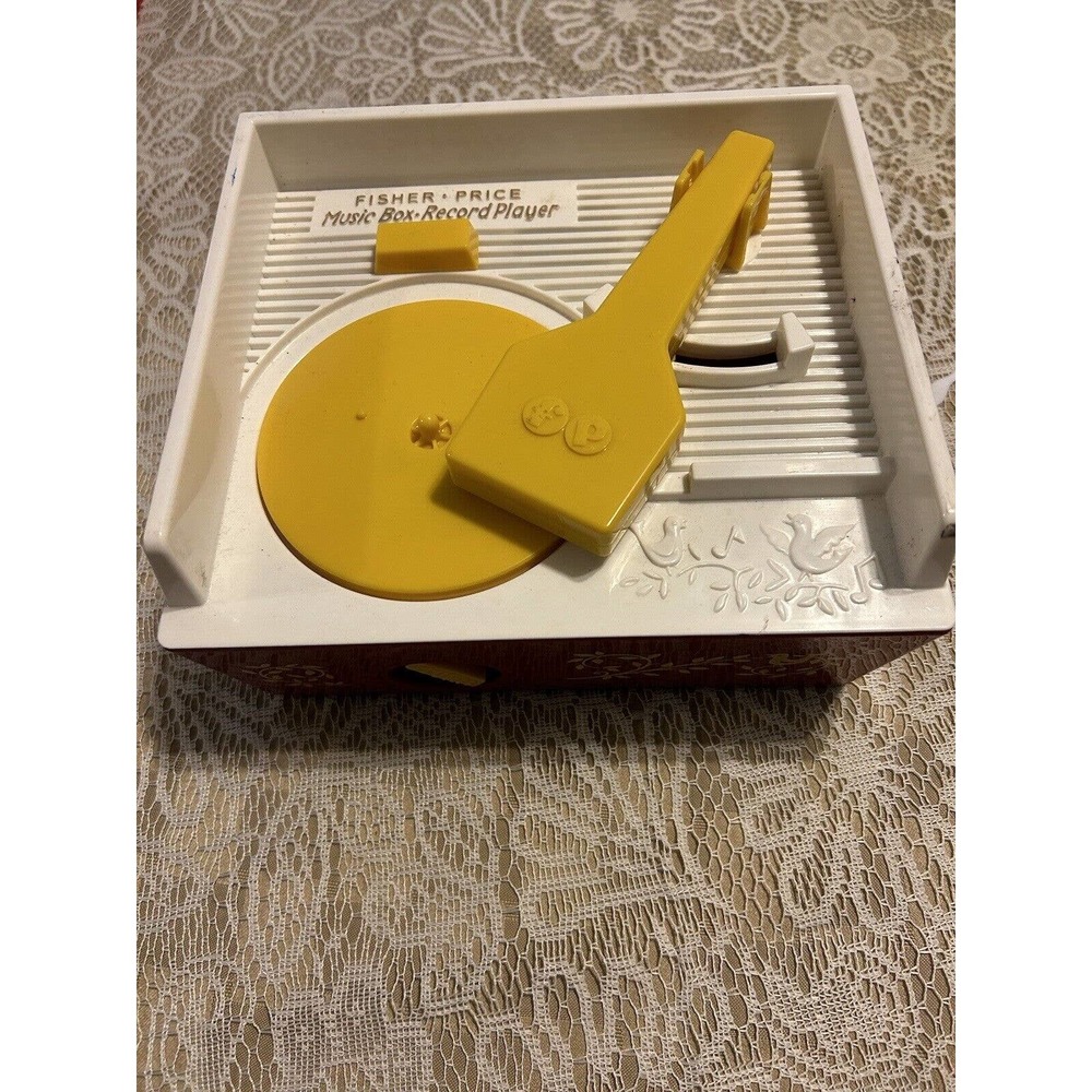 Fisher-Price Record Player Child Toy/ with 4 records/ Working condition